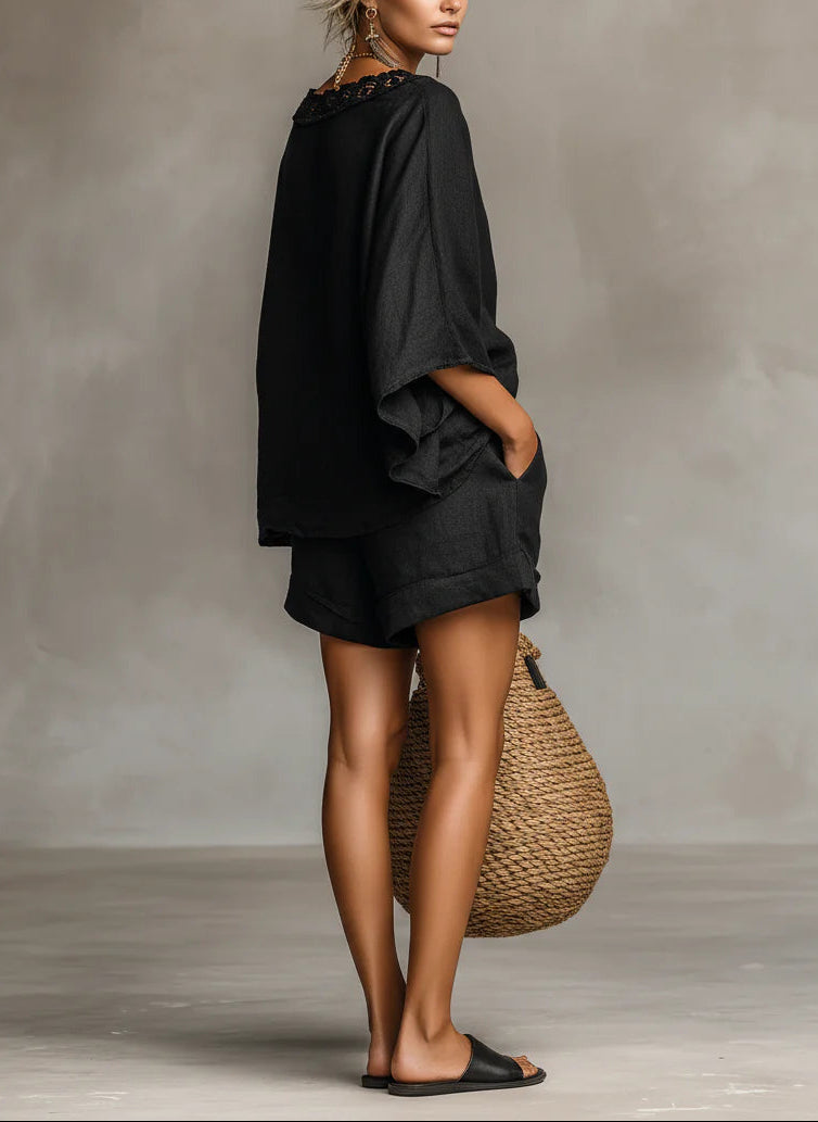Blusa e Calções de Renda Lilás com Decote