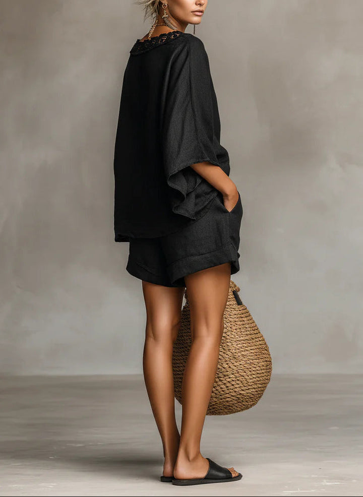 Blusa e Calções de Renda Lilás com Decote