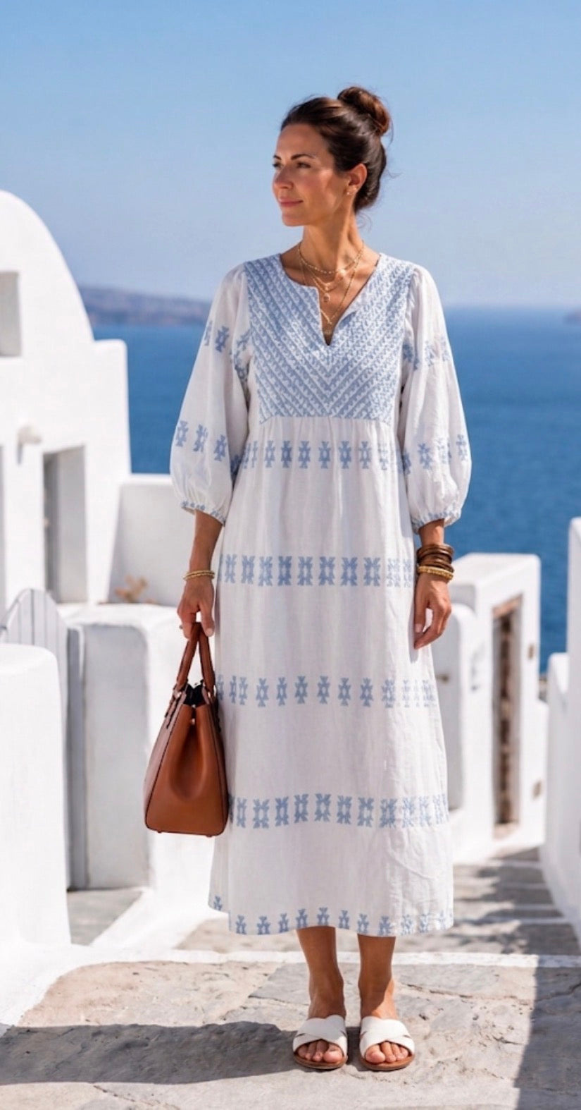 Evadne | Vestido Maxi Bordado de Manga Larga com Decote em V