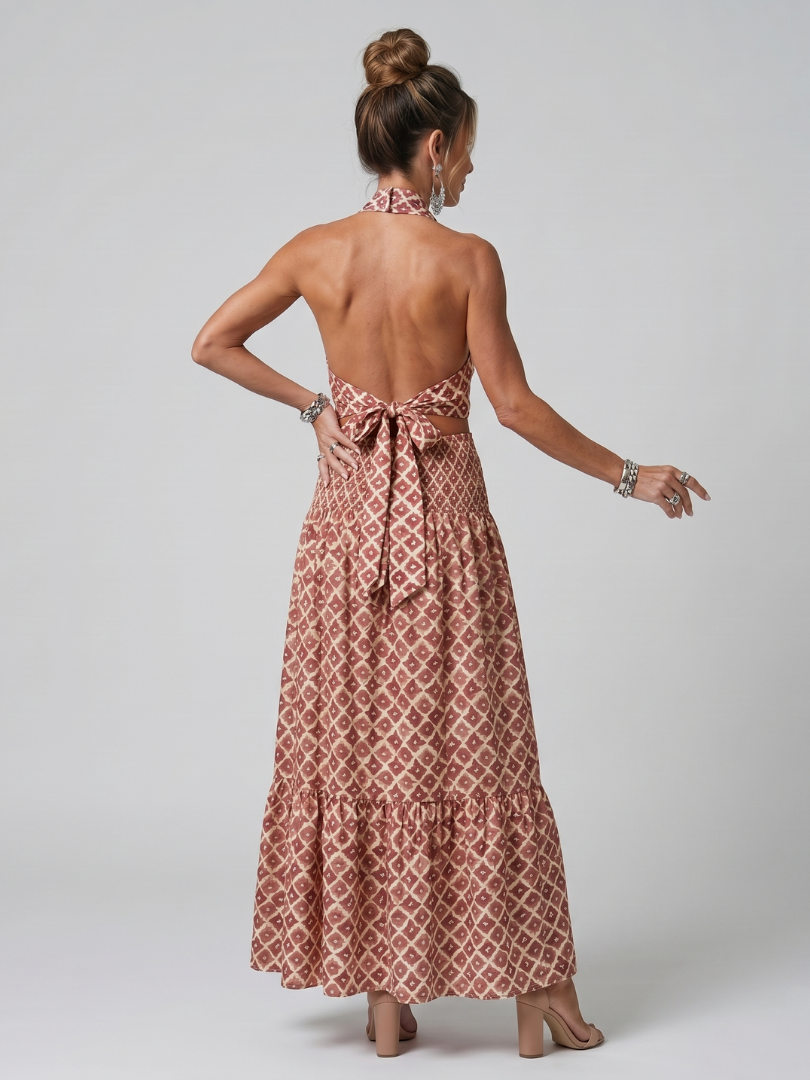 Amira | Vestido Midi Cortado com Estampado Geométrico e Decote Halter Cruzado