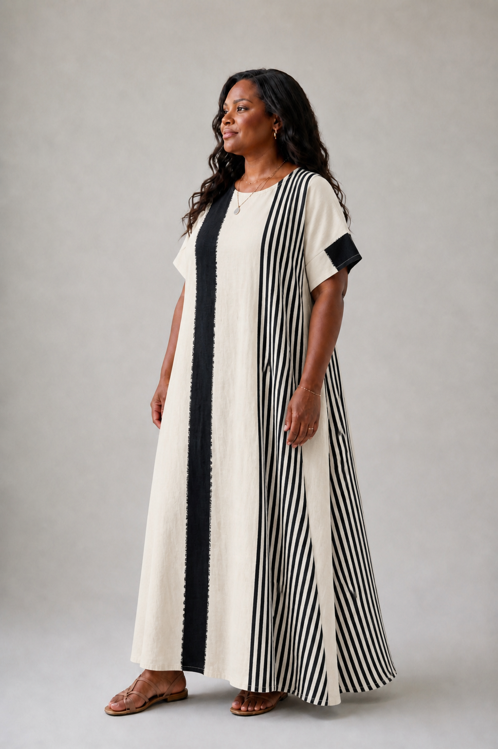 Elara | Vestido Maxi às Riscas de Decote Redondo e Manga Curta