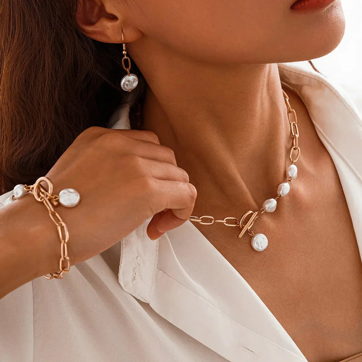 Conjunto de Colar, Pulseira e Brincos em Pérolas Paperclip Elegantes