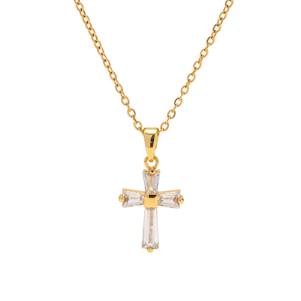 Colar com Pendente em Cruz de Diamantes Delicados