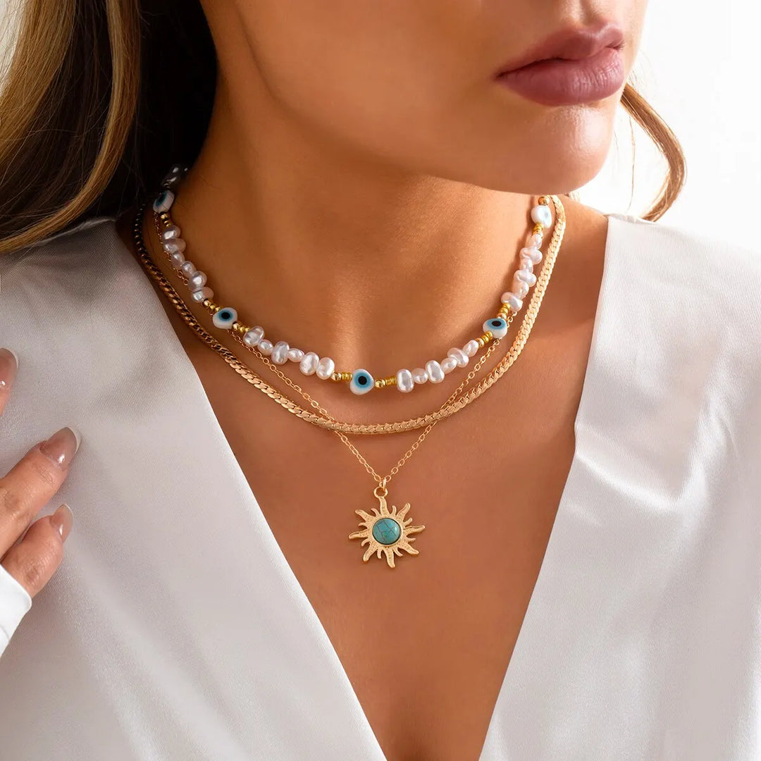 Conjunto de Colares em Camadas Parel & Olho Maligno – Pendente Sol Boho