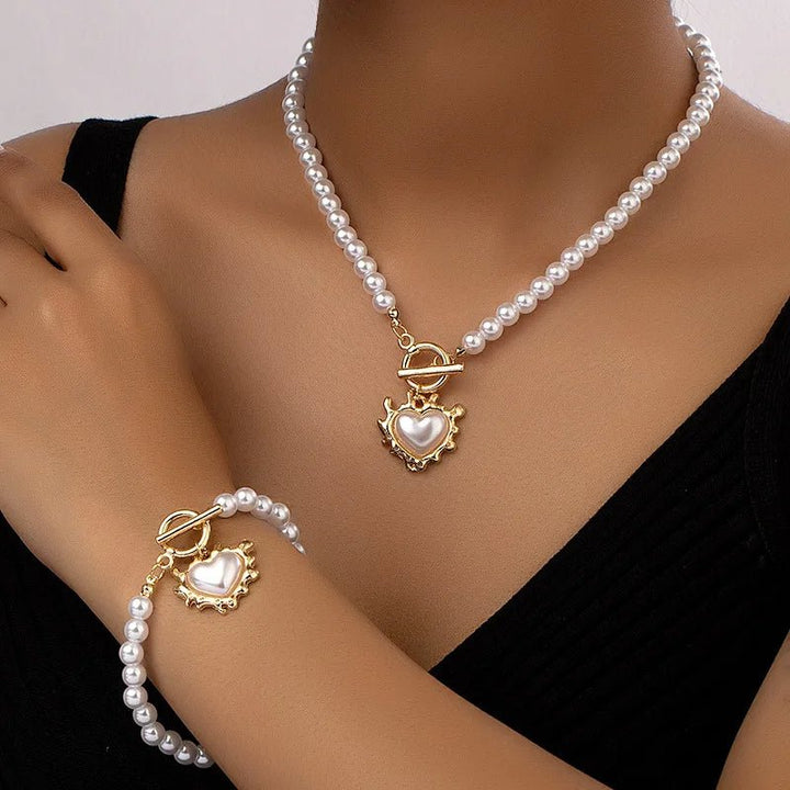Conjunto de pulseira e colar com pendente em forma de coração em pérolas de 2 peças