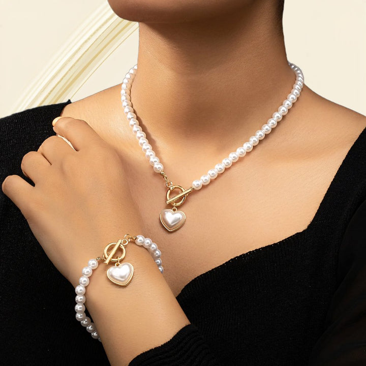 Conjunto de pulseira e colar com pendente em forma de coração em pérolas de 2 peças