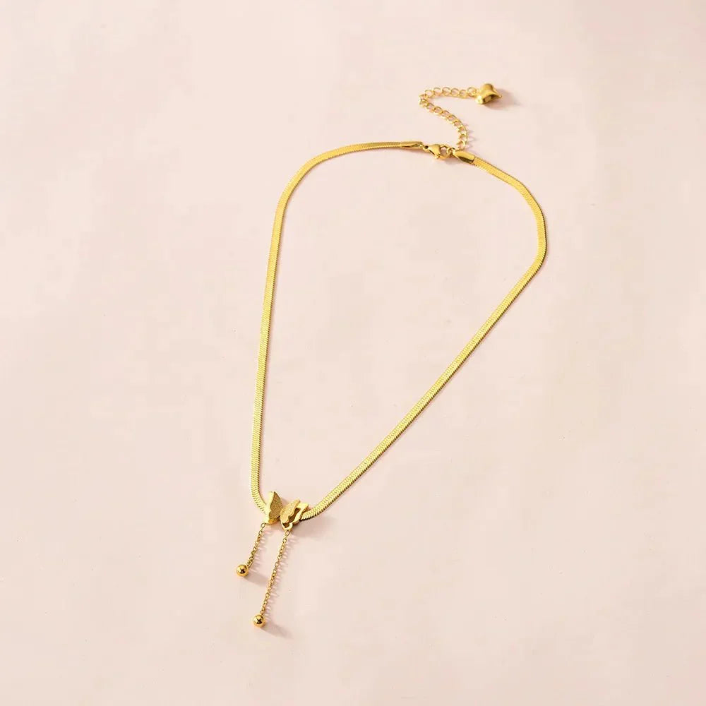 Colar Pendente em Forma de Borboleta com Padrão de Espinha de Peixe Delicado