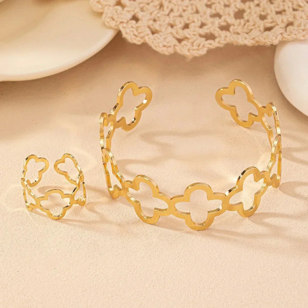 Conjunto de Pulseira e Anel Ajustável em Trevo Aberto Delicado