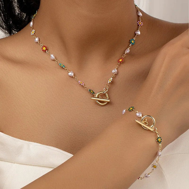 Conjunto de Pulseira e Colar de Pérolas Florais Primaveris Delicadas