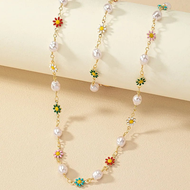 Conjunto de Pulseira e Colar de Pérolas Florais Primaveris Delicadas
