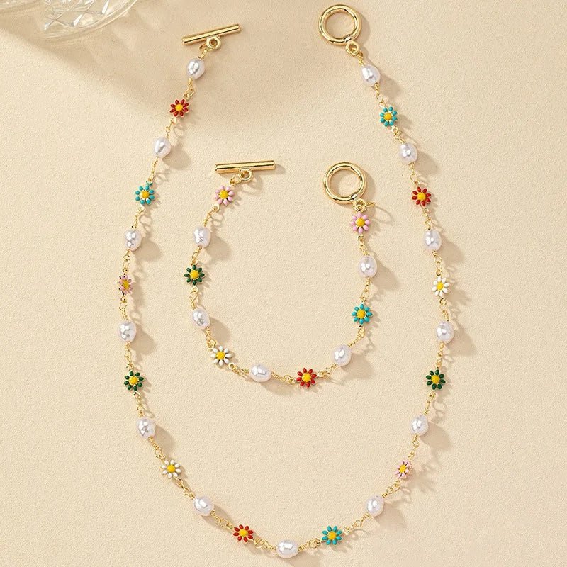 Conjunto de Pulseira e Colar de Pérolas Florais Primaveris Delicadas