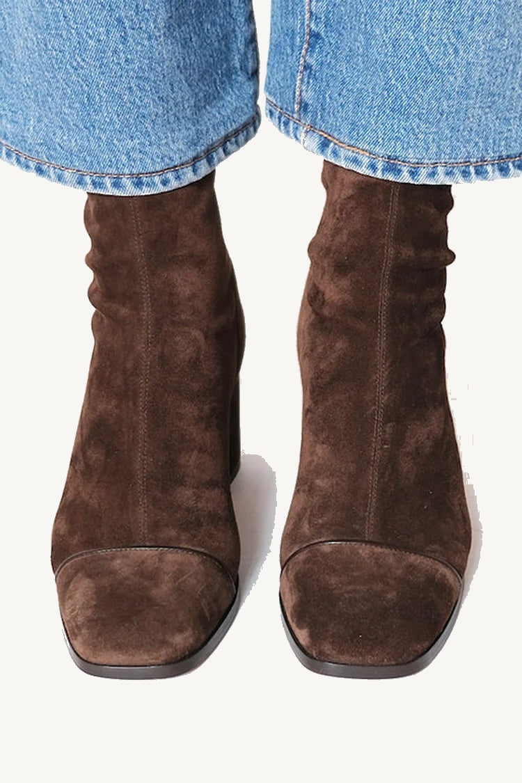 Elara | Botas de Tornozeleira em Camurça Elegantes