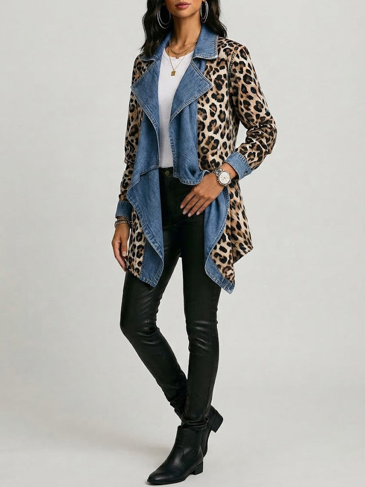 Sherilyn™ | Casaco Médio em Denim Lavado com Estampa de Leopardo