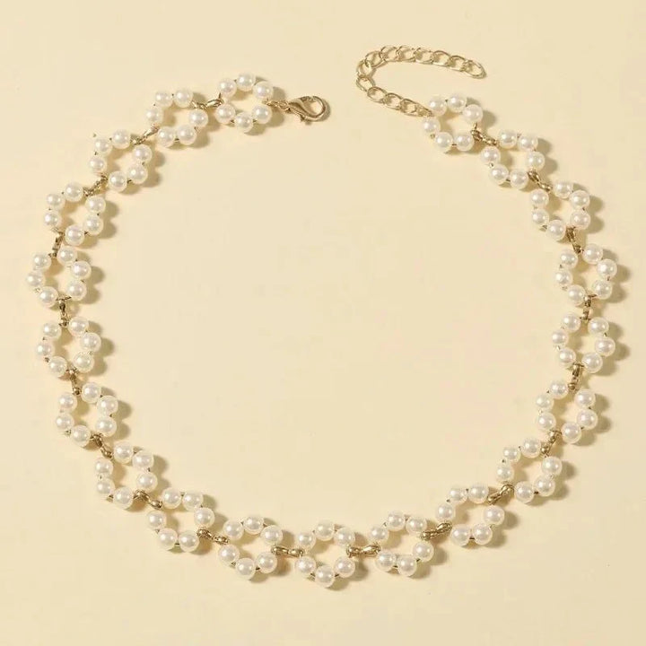 Colar Choker com Margarida Floral em Pérolas