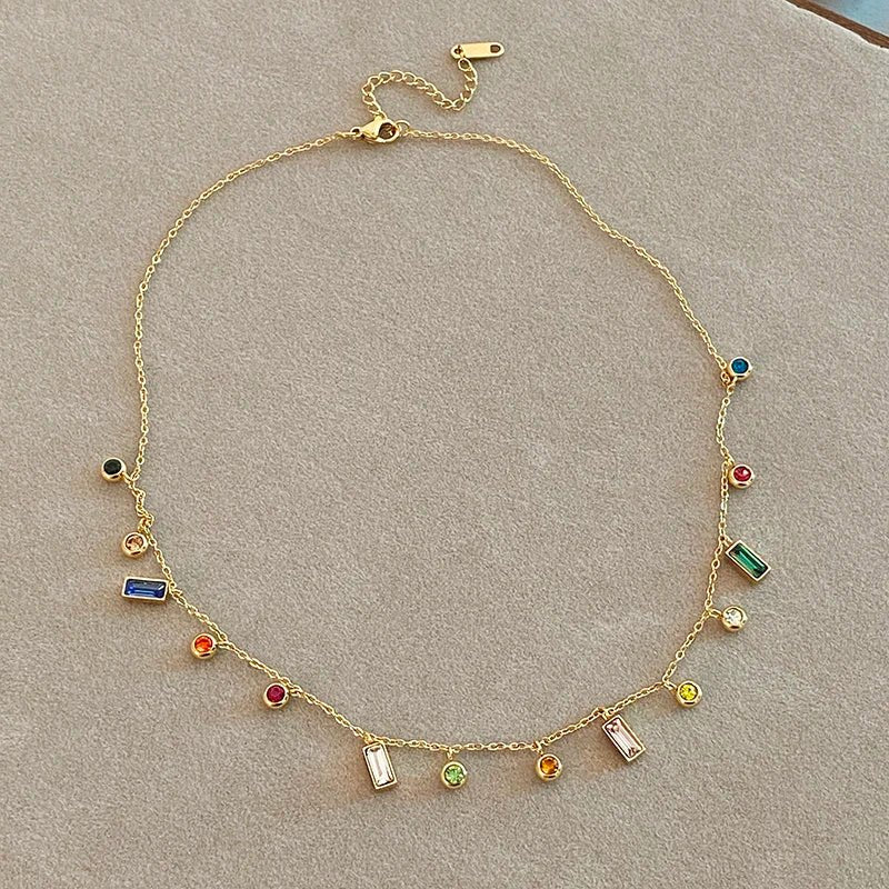 Colar Choker com Cristais Delicados Espalhados