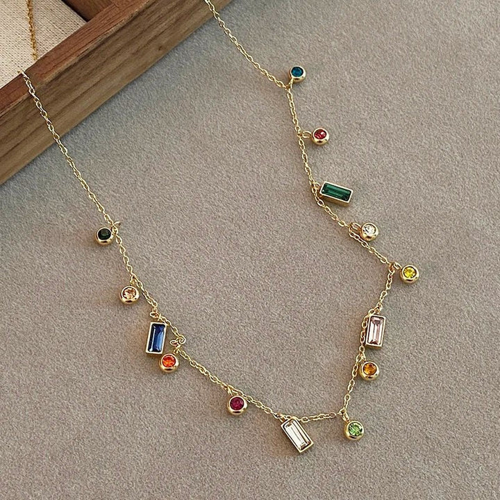 Colar Choker com Cristais Delicados Espalhados